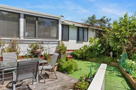 Photo of property in 15 Marinich Drive, Ranui, Auckland, 0612