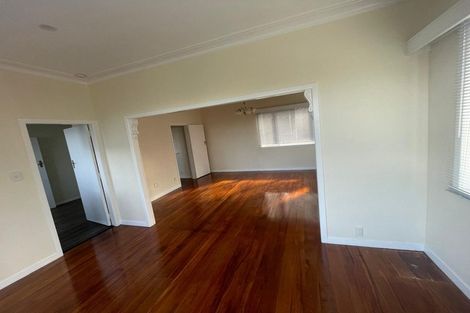 Photo of property in 141 Glenfield Road, Hillcrest, Auckland, 0626