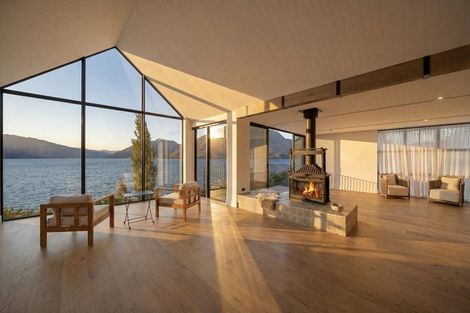 Photo of property in 66 Cedar Drive, Kelvin Heights, Queenstown, 9300