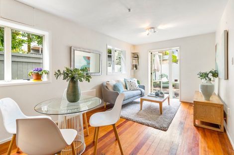 Photo of property in 22 Tiri Road, Milford, Auckland, 0620