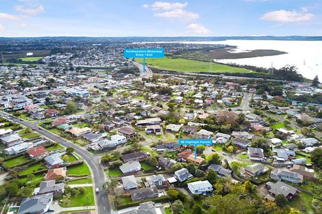 Photo of property in 2/5 Highlight Parade, Te Atatu South, Auckland, 0610