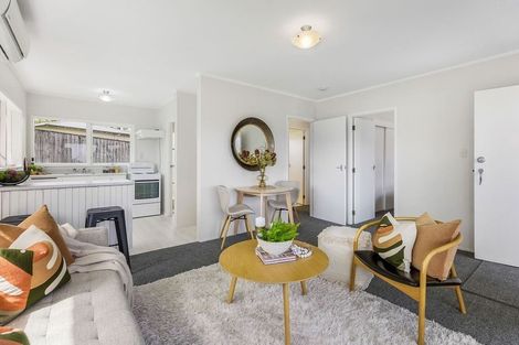 Photo of property in 1/6 Segedin Place, Glenfield, Auckland, 0629