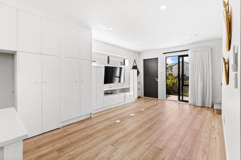 Photo of property in 4a Trengove Place, West Harbour, Auckland, 0618