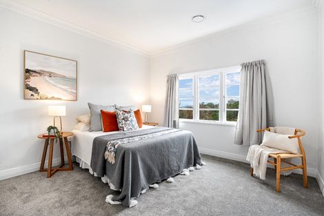 Photo of property in 1/71 Garden Road, Northland, Wellington, 6012