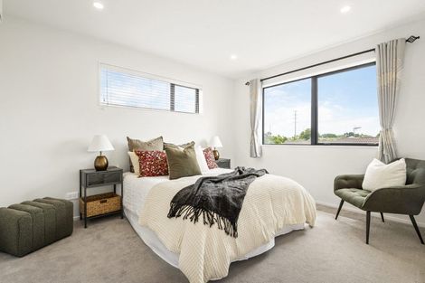 Photo of property in 49a Meadowood Drive, Unsworth Heights, Auckland, 0632