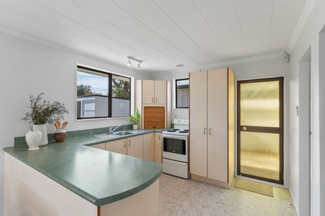 Photo of property in 13 Atua Street, Waikanae Beach, Waikanae, 5036