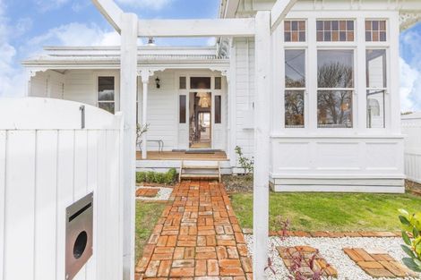 Photo of property in 1 Russell Street, Otane, 4202