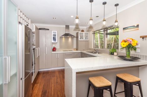 Photo of property in 37 Ina Ville Drive, Pukekohe, 2120