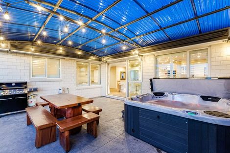 Photo of property in 86 Queen Charlotte Drive, Aotea, Porirua, 5024