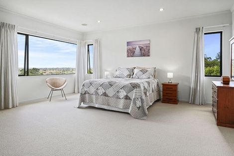 Photo of property in 102 Lake Panorama Drive, Henderson Valley, Auckland, 0612