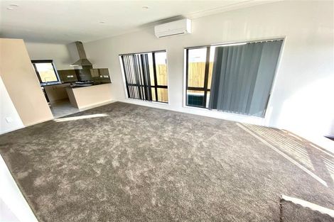 Photo of property in 9 Nagra Lane, Papakura, 2110