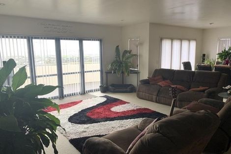 Photo of property in 15 Lizzie Lane, Clover Park, Auckland, 2019