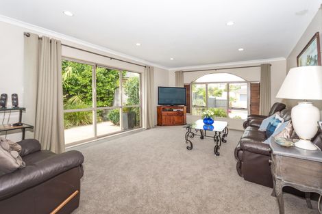 Photo of property in 37 Ina Ville Drive, Pukekohe, 2120
