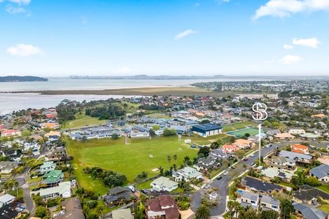 Photo of property in 30 Vermeer Place, West Harbour, Auckland, 0618