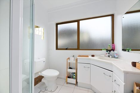 Photo of property in 4 Roberts Road, Te Atatu South, Auckland, 0610