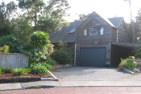 Photo of property in 16 Hebe Place, Birkenhead, Auckland, 0626