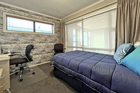 Photo of property in 2 Lincoln Road, Manurewa East, Auckland, 2102