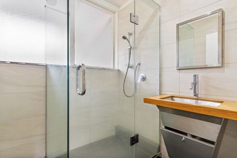 Photo of property in 1 Rickards Place, New Lynn, Auckland, 0600