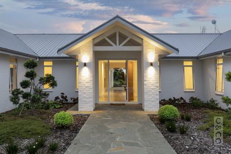 Photo of property in 88 Taupaki Road, Taupaki, 0782