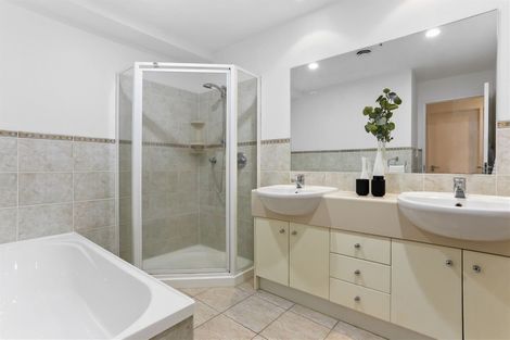 Photo of property in 3d/175 Hurstmere Road, Takapuna, Auckland, 0622