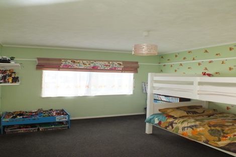 Photo of property in 87 Hillcrest Drive, Kelvin Grove, Palmerston North, 4414