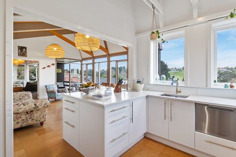 Photo of property in 82 Douglas Street, Highfield, Timaru, 7910