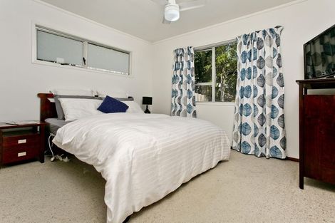Photo of property in 11 Beaudine Avenue, Glenfield, Auckland, 0629