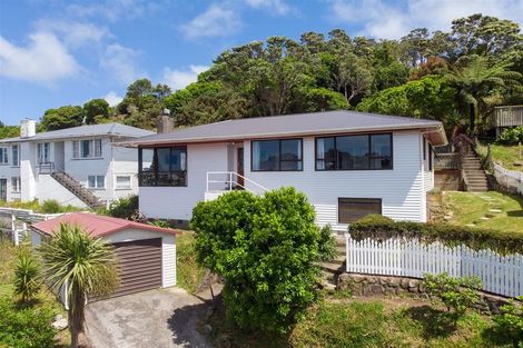 Photo of property in 102 Ruskin Road, Newlands, Wellington, 6037
