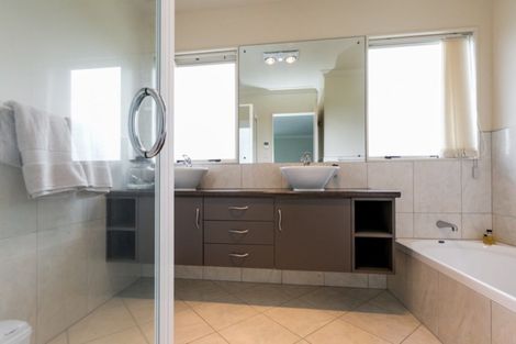 Photo of property in 83 Hikanui Drive, Havelock North, 4130