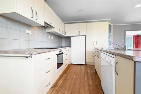 Photo of property in 44 Queenwood Road, Levin, 5510