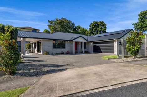 Photo of property in 2 Frederick Place, Whalers Gate, New Plymouth, 4310