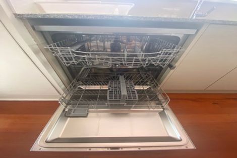 Photo of property in 5 Hallberry Road, Mangere East, Auckland, 2024