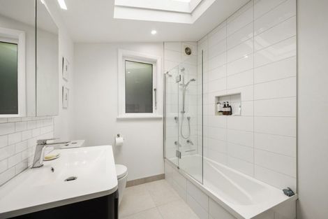 Photo of property in 16 Albemarle Road, Northland, Wellington, 6012