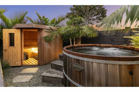 Photo of property in 11 Kelmore Place, Schnapper Rock, Auckland, 0632