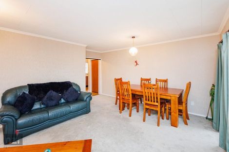 Photo of property in 4 Chertsey Court, Roslyn, Palmerston North, 4414