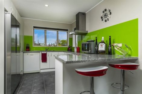 Photo of property in 78 Kingdale Road, Henderson, Auckland, 0610