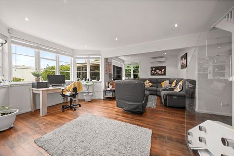 Photo of property in 121 Fairview Avenue, Fairview Heights, Auckland, 0632