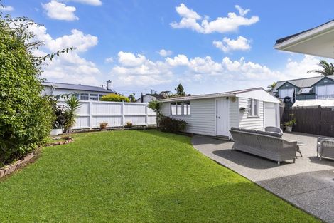 Photo of property in 11a David Street, Bayswater, Auckland, 0622