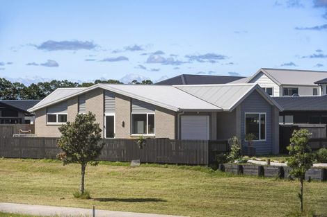 Photo of property in 8 Tauhinu Place, Papamoa, 3118