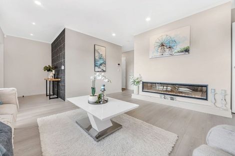 Photo of property in 18 Bushfield Drive, Flat Bush, Auckland, 2019