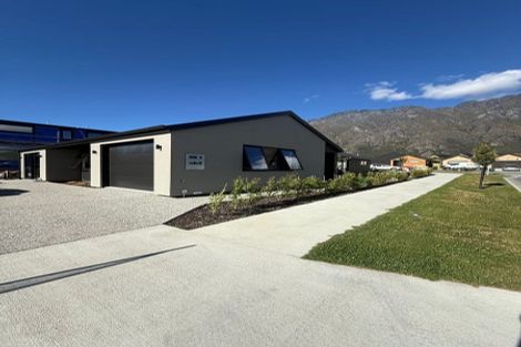 Photo of property in 2 Shelduck Road, Jacks Point, 9371