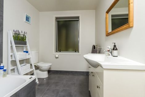 Photo of property in 22 Kiteroa Terrace, Rothesay Bay, Auckland, 0630