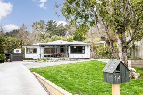 Photo of property in 14 Glenpark Place, Havelock North, 4130