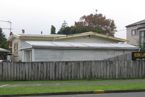 Photo of property in 2/1 Kaurilands Road, Titirangi, Auckland, 0604