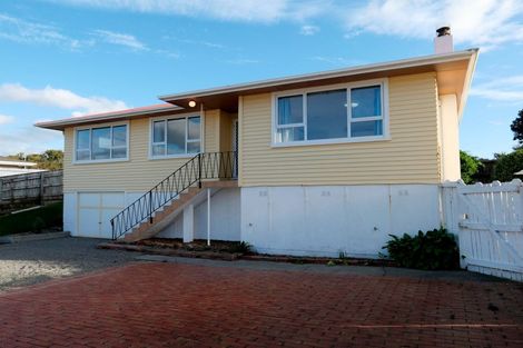 Photo of property in 10 Walton Road, Paraparaumu Beach, Paraparaumu, 5032