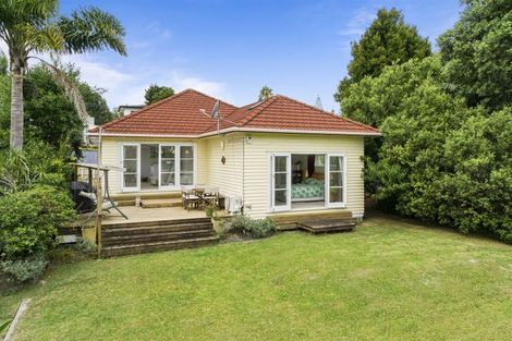 Photo of property in 22 Trinidad Road, Sunnynook, Auckland, 0620