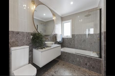 Photo of property in 21 Waione Avenue, Te Atatu Peninsula, Auckland, 0610