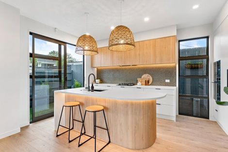 Photo of property in 3 Trafalgar Road, Milford, Auckland, 0620