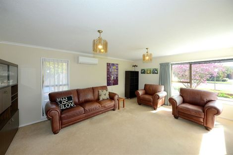 Photo of property in 92 Apsley Drive, Avonhead, Christchurch, 8042