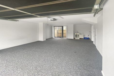 Photo of property in 3/5 Peachgrove Road, Te Atatu Peninsula, Auckland, 0610